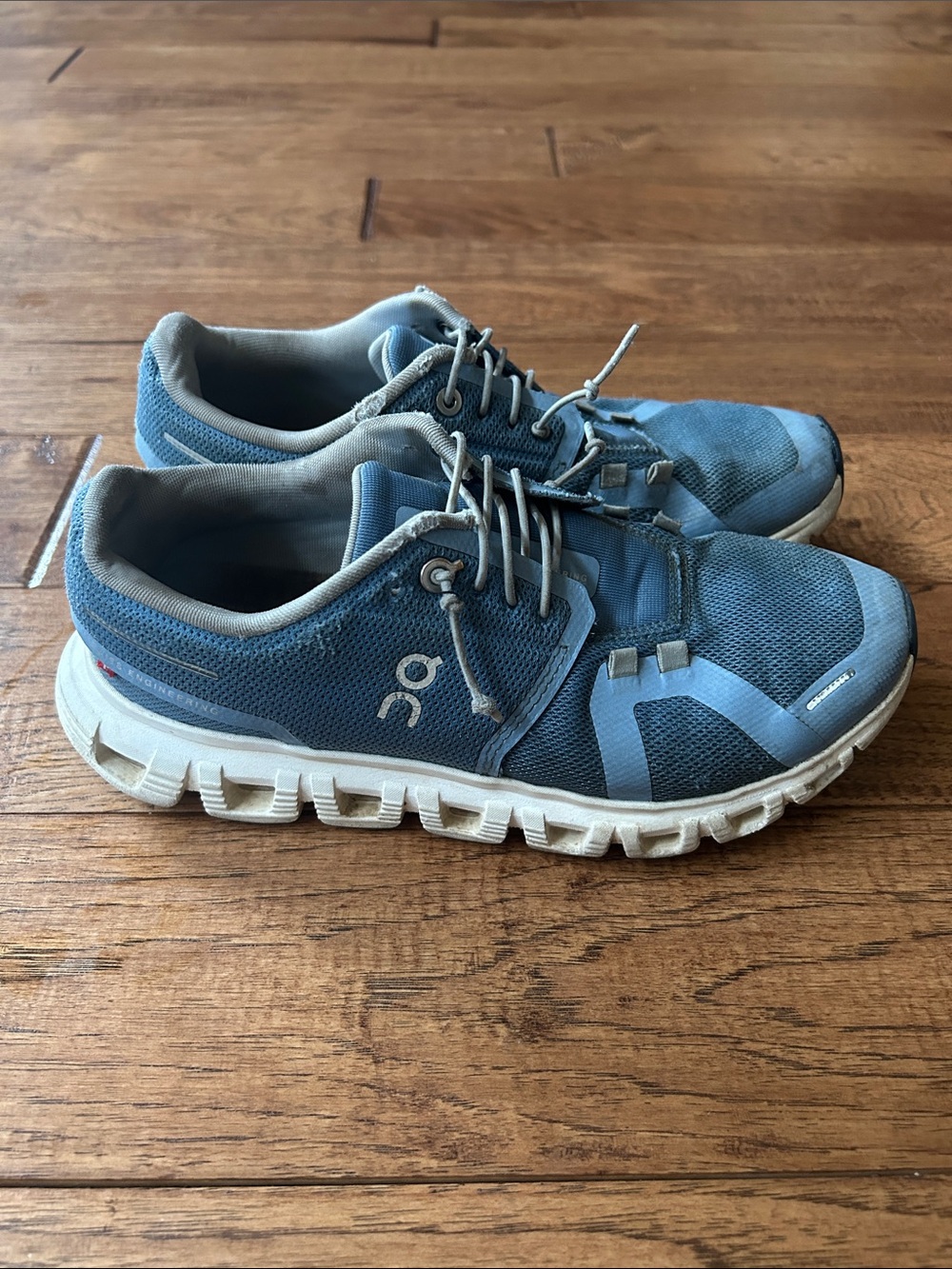 On Running Cloud 6 Cushioned Running Shoes Chambray Blue White Womens Size 6.5